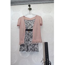 纳兰依秀 四季青服装批发网中的精品服饰零售